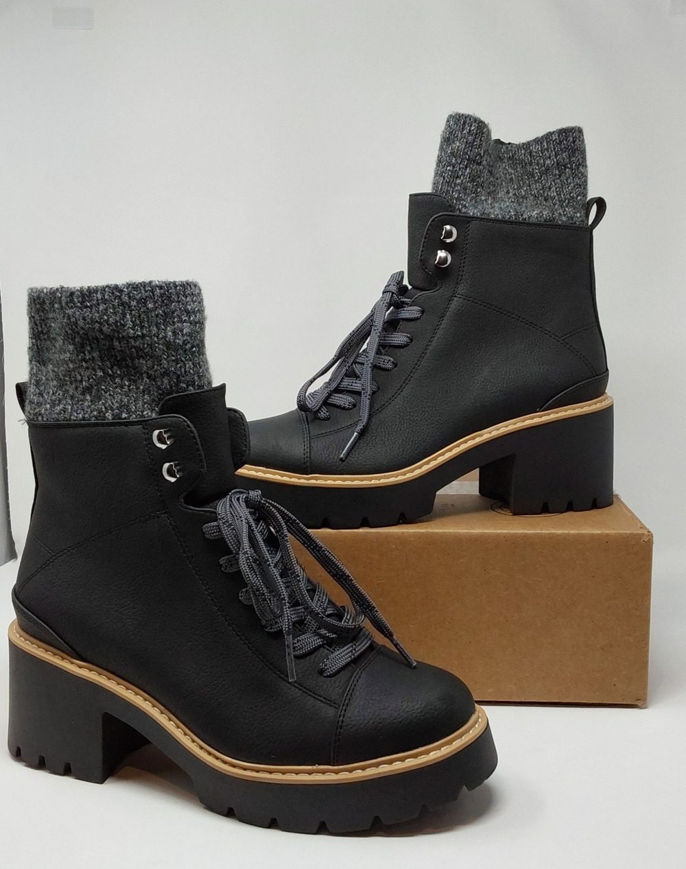 DV Dolce Vita Black Combat Boots Womens Size 9 Lug Sole Knit Cuff Lace Up Chunky